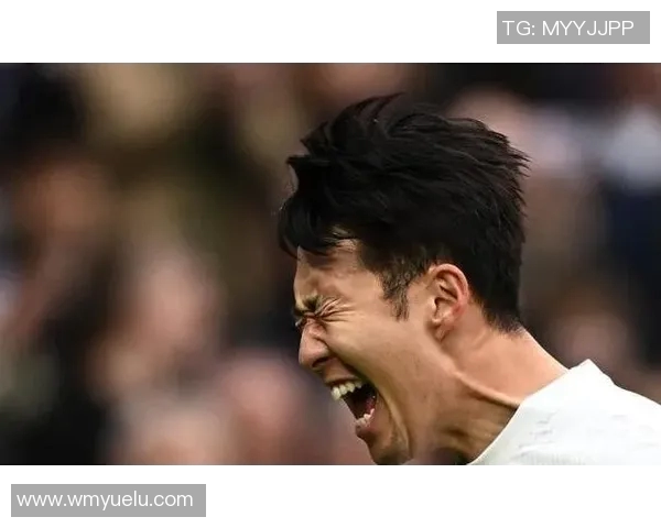 足球明星吸烟瞬间曝光引发热议背后的健康隐患与职业形象探讨